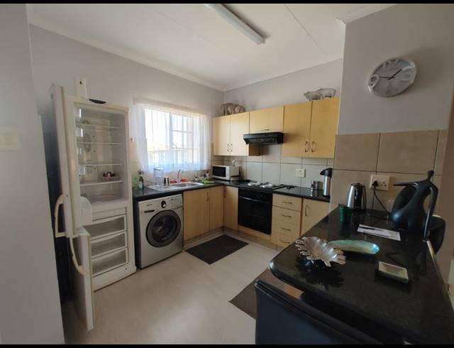 2 BEDROOM TOWNHOUSE FOR SALE IN SONNEVELD